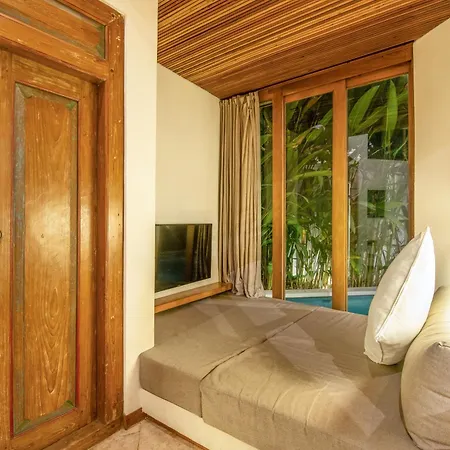 Beach Alcove