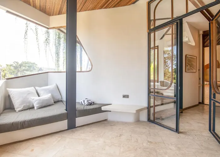 Alcove *
