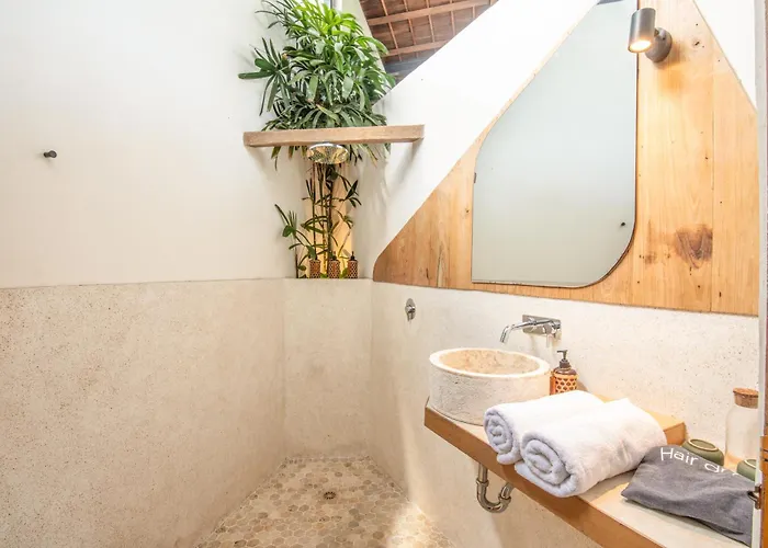 Resort Alcove